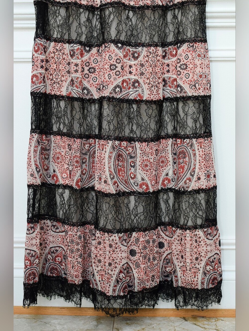 Alice + Olivia Daren Floral Paisley Maxi Dress Tiered Lace Red Black Sz 0 Boho - Picture 12 of 16